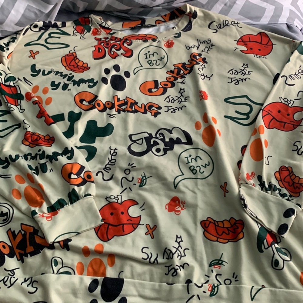 letter & cartoon graphic oversize pullover
